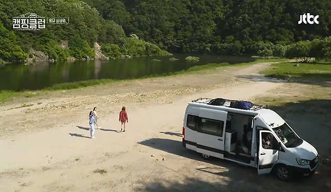JTBC ‘캠핑클럽’ 1회 촬영지인 전북 진안 용담섬바위.