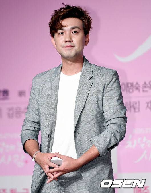 [OSEN=박재만 기자]김선근 아나운서가 포즈를 취하고 있다. /pjmpp@osen.co.kr