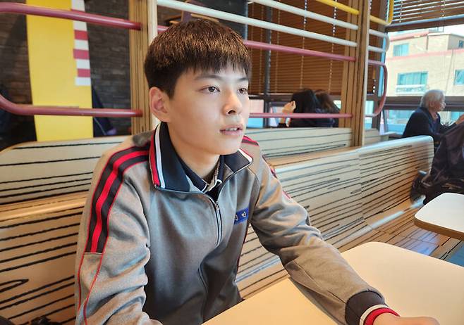 지난 8월 8일, 이례적인 폭우로 서울이 물바다가 된 상황에서 서울 영등포구 신길동의 한 반지하 할아버지를 구한 신민제(15·강남중) 군. (사진=연합뉴스)