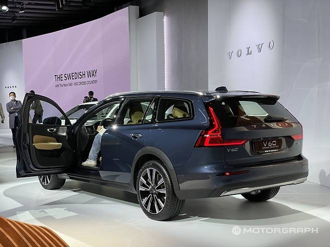볼보 V60 크로스컨트리