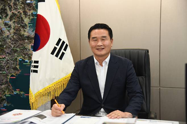 박종우 거제시장이 27일 대우조선해양과 한화그룹의 투합합의 체결에 환영의 뜻을 전하며, "거제시민들과 함께 응원하겠다"는 입장을 밝혔다./사진=거제시