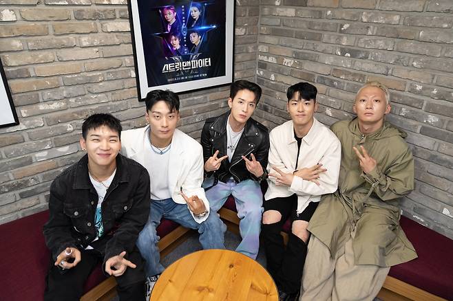 왼쪽부터 카운터, 넉스, 트릭스, 도어, 교영주니어