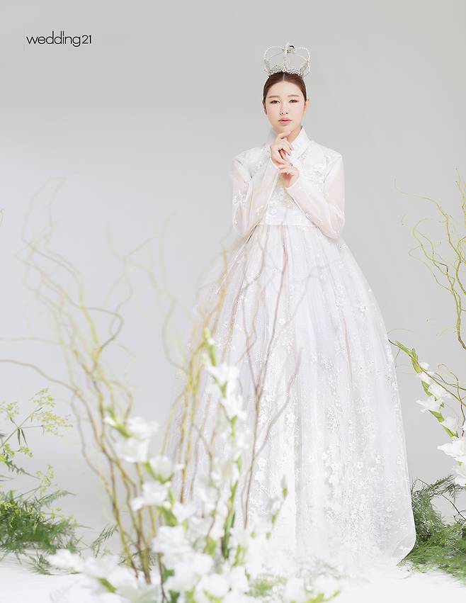 A picture of singer Song Ga-ins Hanbok has been released.In the picture conducted through the magazine Wedding 21, Song Ga-in has played various styles ranging from oriental embroidery to vivid colored hanbok.Wedding Hanbok was specially produced for this filming, and it made the sweet charm of Song ga-in with white jacket, flower embroidery, and rich white skirt.Song Ga-in, who is also the ambassador for the 2022 Hanbok public relations department of the Ministry of Culture, Sports and Tourism,Song Ga-in said, If you are married, I want to have a special outdoor wedding in nature without being tied to the framework.Song Ga-ins Hanbok pictorial can be seen in the October issue of Wedding 21.PhotosWedding21