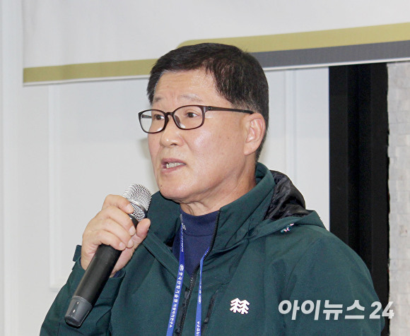 박광순 성남시의회의장이 28일 제주도 의정연수 개회식에서 인사말을 하고 있다. [사진=변준성 기자]