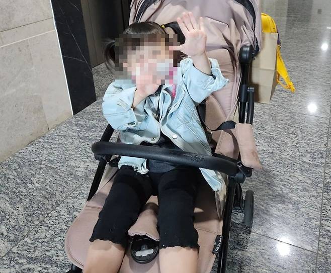 길랑바레 증후군으로 투병하고 있는 자녀.[별 인스타그램]