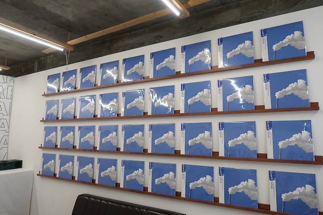 [서울=뉴시스] 파란노을 바이닐. 2022.09.28. (사진=포크라노스 제공) photo@newsis.com*재판매 및 DB 금지 *재판매 및 DB 금지