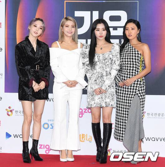 [OSEN=이대선 기자] 25일 오후 서울 구로구 고척스카이돔에서 ‘2019 SBS 가요대전’ 포토월 행사가 열렸다.걸그룹 마마무가 포토타임을 갖고 있다. /sunday@osen.co.kr