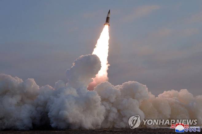 합참 "북, 동해상으로 미상 탄도미사일 발사" [평양 조선중앙통신=연합뉴스 자료사진/국내에서만 사용가능. 재배포 금지.]