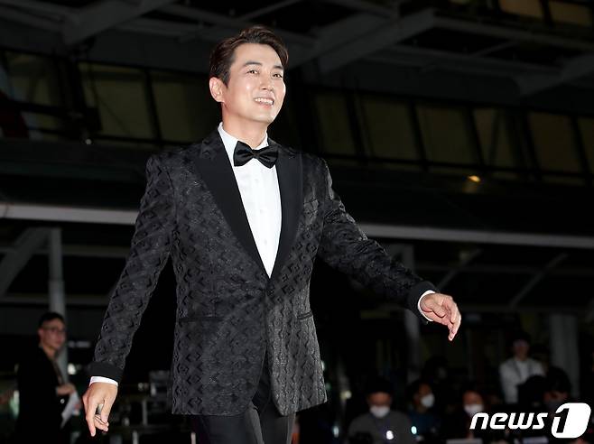 배우 주상욱이 29일 오후 경기도 고양시 일산 킨텍스에서 열린 ‘2022 APAN STAR AWARDS’에서 레드카펫을 밟고 있다. ⓒ News1 권현진 기자