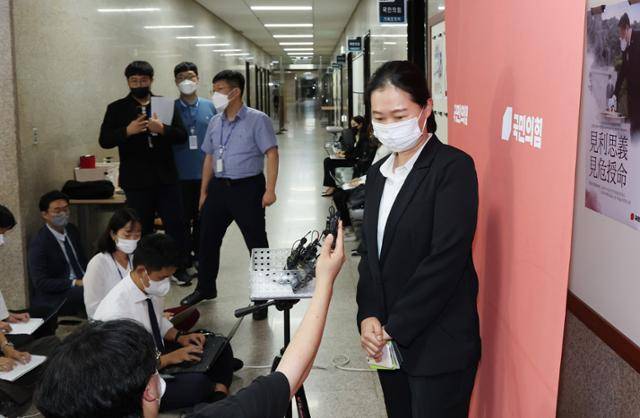 국민의힘 권은희 의원이 28일 국회에서 열린 당 중앙윤리위원회에 출석하고 있다. 연합뉴스