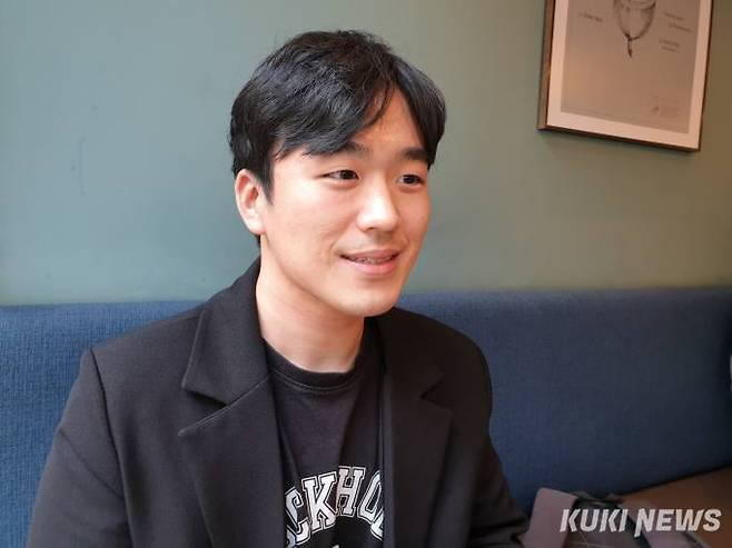 황희두 ‘사람사는세상 노무현재단’ 이사가 28일 쿠키뉴스와 인터뷰를 진행하고 있다.&nbsp; &nbsp;사진=안소현 기자