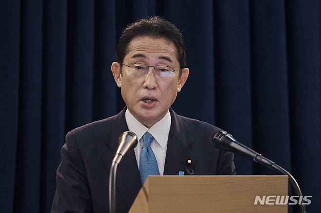 [뉴욕=AP/뉴시스]지난 22일(현지시간) 미국 뉴욕을 방문한 기시다 후미오 일본 총리가 기자회견을 가지고 발언하고 있다. 2022.09.29.