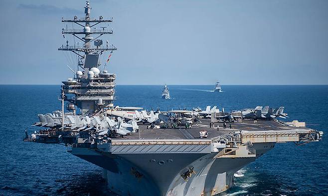 한·미 연합 해상훈련에 참가한 미국 핵추진항공모함 로널드 레이건호가 29일 동해상에서 기동훈련을 하고 있다. 해군 제공