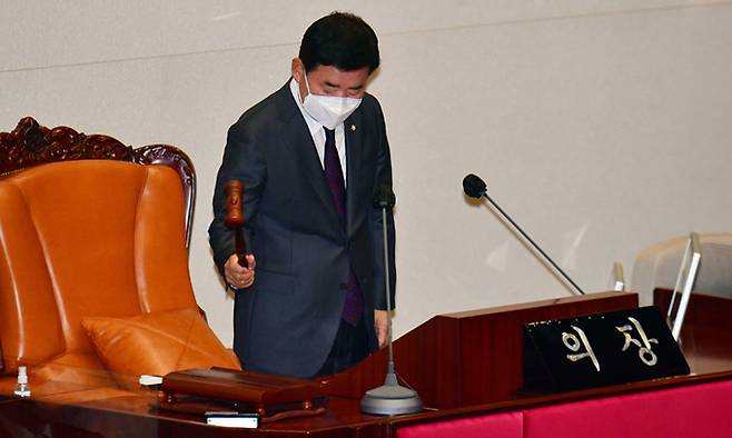 가결 선포 김진표 국회의장이 29일 국회 본회의장에서 박진 외교부 장관 해임건의안 가결을 선포하고 있다. 뉴스1