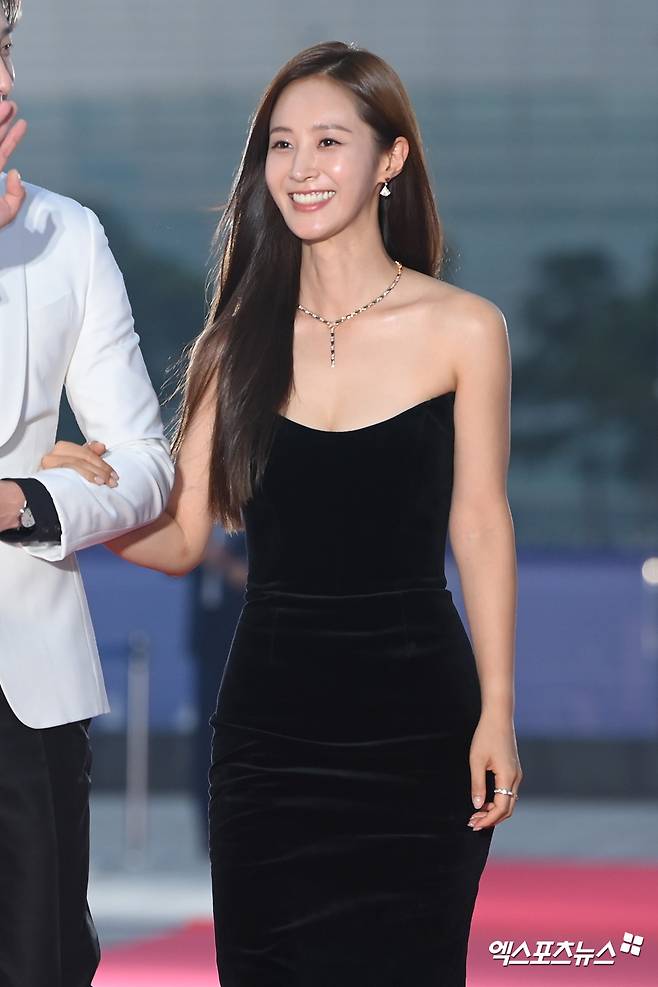 Goyang, ) The 8th Aphan Star Awards (2022 APAN Star Awards) was held at KINTEX, Ilsan, Goyang, Gyeonggi Province on the afternoon of the 29th.Actor Kwon Yuri has photo time on the red carpet.