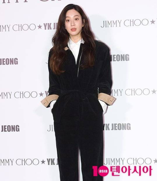 Jung Ryeo-won, who was noisy in controversy, has a shabby performance ...