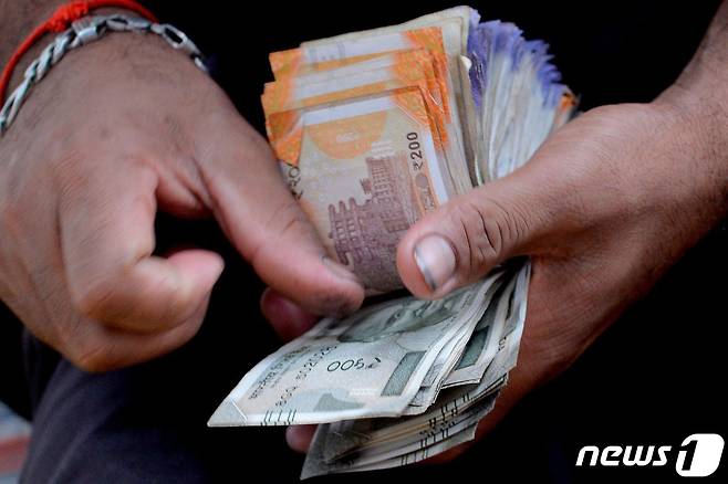 인도 루피화 지폐 ⓒ AFP=뉴스1