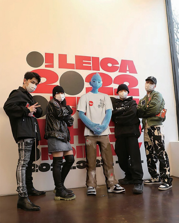 웨이드는 지난 3월 서울 종로구 국제갤러리에서 열린 라이카 카메라 코리아의 사진전 O! LEICA 2022에 버추얼 아티스트로 참여했다.