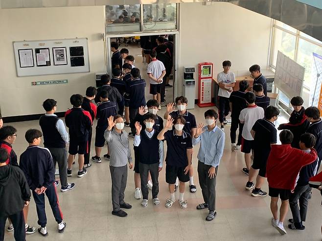 신재빈 교사와 '그린파머스' 학생들 [신재빈 교사 제공. 재판매 및 DB금지]