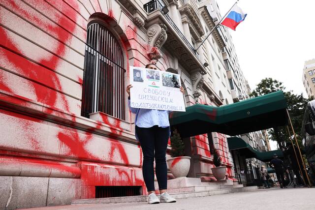 뉴욕 러시아 영사관 앞의 항의 시위. AFP 연합뉴스