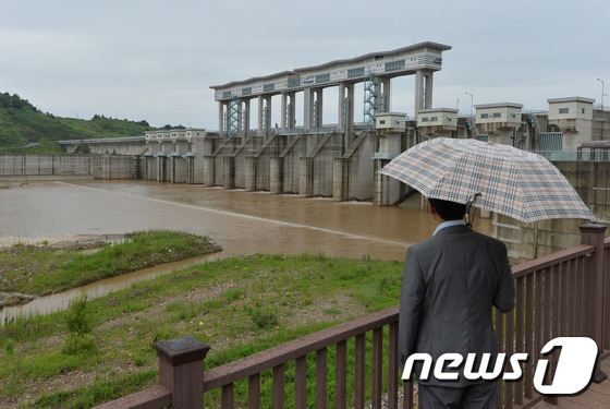 경기 김포·고양·파주지역에 2일 호우예비특보가 발령됐다. 사진은 경기북부 연천 군남댐 모습. 2015.7.24/뉴스1 ⓒ News1 박세연 기자