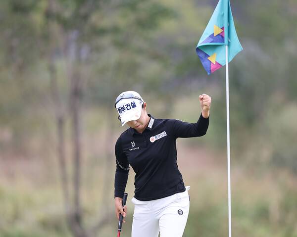 2022년 한국여자프로골프(KLPGA) 투어 하나금융그룹 챔피언십 우승을 차지한 김수지 프로가 최종라운드에서 경기하는 모습이다. 사진제공=KLPGA