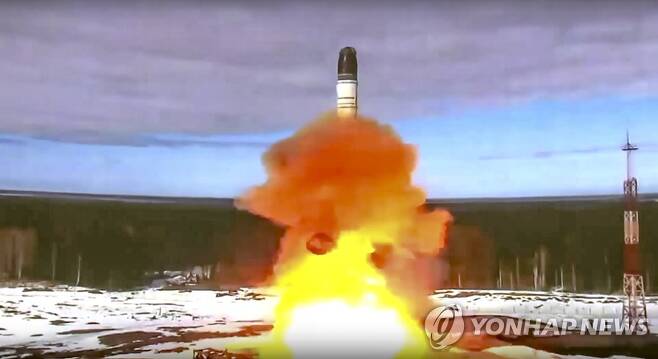 러시아 연방우주공사가 공개한 대륙간탄도미사일(ICBM) 발사 장면 [AP 연합뉴스 자료사진. 재판매 및 DB 금지]