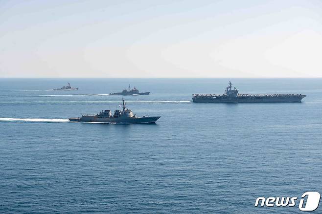 한미 연합 해상훈련에 참가한 한미 해군 함정들. (해군 제공) 2022.9.29/뉴스1