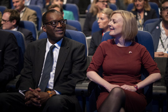 epa10219884 British Prime Minister Liz Truss (R) and Britain's Chancellor of the Exchequer Kwasi Kwarteng (L) chat at the opening session of Conservative Party Conference in Birmingham, Britain, 02 October 2022. Prime Minister Liz Truss admitted they were flaws with the announcement of her 'mini-budget' which led to market turmoils and British pound going historic low against the US dollar.  EPA/TOLGA AKMEN