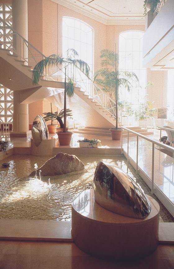 제주 신라호텔 로비에 설치된 조형물 '무인도', 1995. [사진 서울공예박물관]