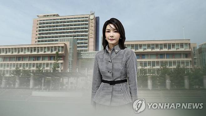 김건희 여사의 박사학위 논문을 심사한 국민대가 논문 표절 의혹을 조사한 자료를 제출하라는 법원의 명령을 거부했다. 김 여사가 개인정보 제공 거부 의사 표시를 했다는 이유에서다. [사진 출처 = 연합뉴스]