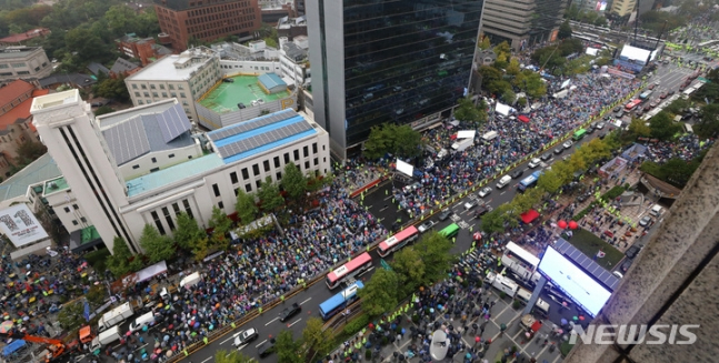 3일 오후 서울 중구 세종대로에서 자유통일과 주사파 척결을 위한 국민대회가 열리고 있다. /사진=뉴시스