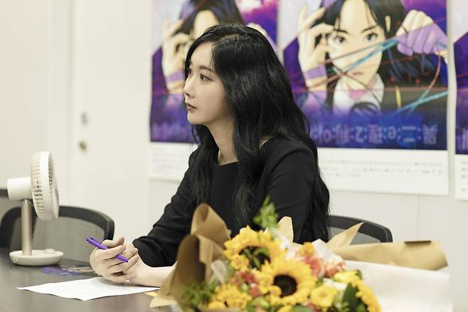 웹툰 '미래의 골동품 가게'의 구아진 작가 (부천=연합뉴스) 김경윤 기자 = 2022 부천만화대상에서 '미래의 골동품 가게'로 대상과 인기상을 수상한 구아진 작가가 지난달 30일 부천국제만화축제에서 연합뉴스와 인터뷰했다. 2022.10.2 [투니드엔터테인먼트 촬영. 제공]