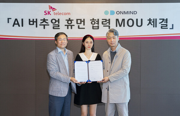 SKT 이상호 CTO(왼쪽부터)와 버추얼 휴먼 나수아, 온마인드 김형일 대표가 AI 버추얼휴먼 협력 MOU를 체결했다