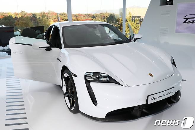 포르쉐 순수 전기 스포츠카 '타이칸 터보 S'. 2019.11.8/뉴스1 ⓒ News1 허경 기자