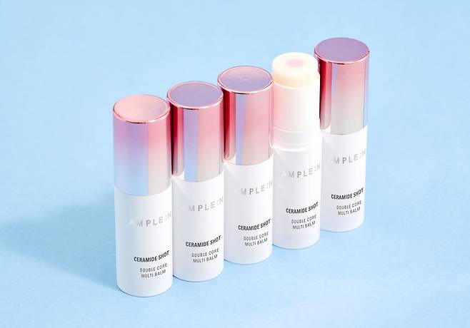 '세라마이드샷 더블 코어 멀티밤'.(코리아나화장품제공)