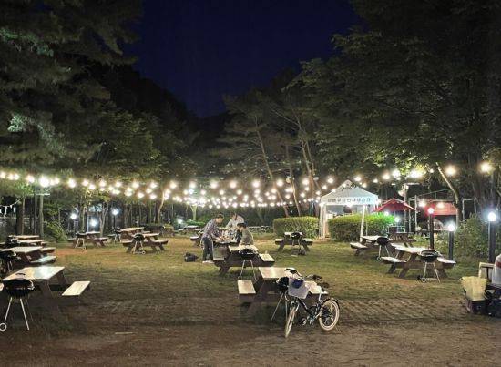 한화리조트 산정호수 안시 테이블 바비큐장.