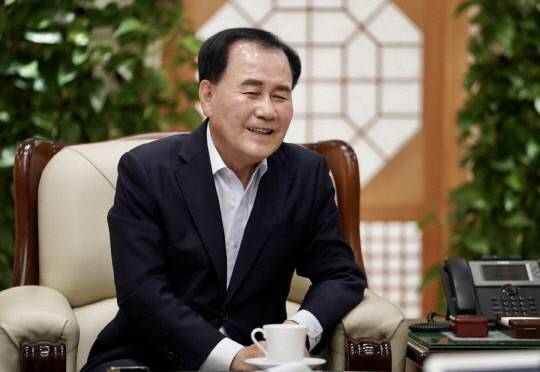 3선에 성공한 김지철 충남교육감은 "대전환의 시대, 충남의 미래교육은 학생들의 창의성과 협력적 문제해결력을 키우기 위해 디지털, 생태환경, 공간혁신, 교육과정, 교육협력 등 5대 대전환 영역으로 추진하겠다"라고 강조했다. 사진=충남교육청 제공