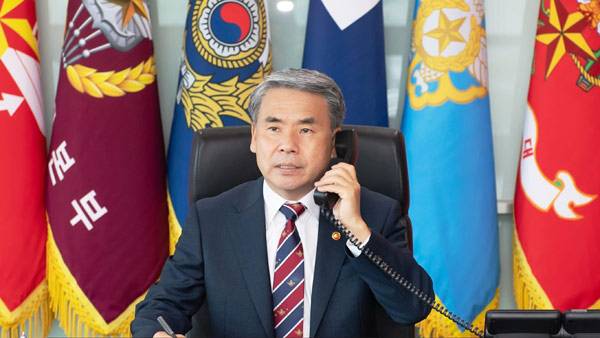 지난 5월 미 국방장관과 통화로 북한 탄도미사일을 논의하는 이종섭 국방장관 [국방부 제공]