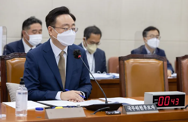 조규홍 보건복지부 장관 후보자가 지난달 27일 오후 서울 여의도 국회에서 열린 보건복지위원회의 인사청문회에서 의원 질문에 답변하고 있다./국회사진기자단