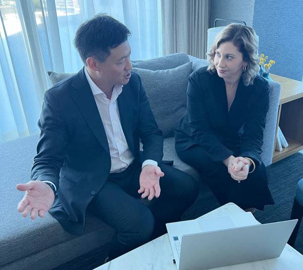 미국 안과의사를 대상으로 YP-P10을 설명하는 유유제약 유원상 대표이사 (사진=유유제약 제공) *재판매 및 DB 금지