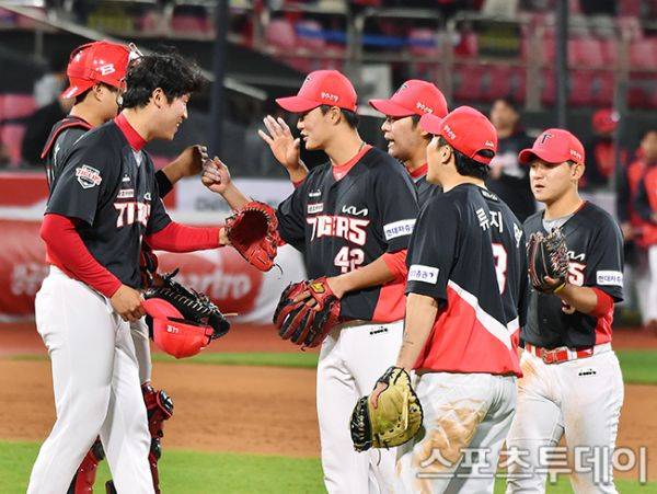 KIA 타이거즈 선수단 / 사진=DB