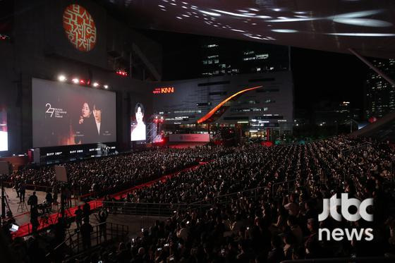 5일 오후 부산 영화의 전당에서 '27회 부산국제영화제' 개막식이 진행됐다. 박세완 엔터뉴스팀 기자 park.sewan@jtbc.co.kr (콘텐트비즈니스본부)