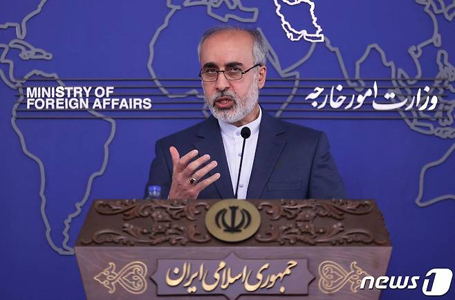나세르 카나니 이란 외무부 대변인이 3일(현지시간) 테헤란에서 기자회견을 갖고 "이란의 동결자금과 관련해 한국과 진지한 대화를 하고 있다＂고 밝히고 있다. ⓒ AFP=뉴스1 ⓒ News1 우동명 기자