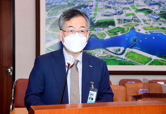 지난해 10월 14일 서울 여의도 국회에서 열린 국토교통위원회의 한국부동산원 등에 대한 국정감사에서 권형택 주택도시보증공사(HUG) 사장이 인사말을 하고 있는 모습. 연합뉴스