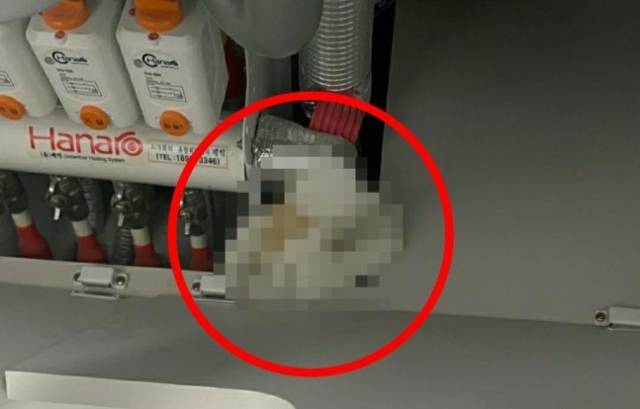 새 아파트 싱크대 밑에서 발견된 인분. / 사진=연합뉴스