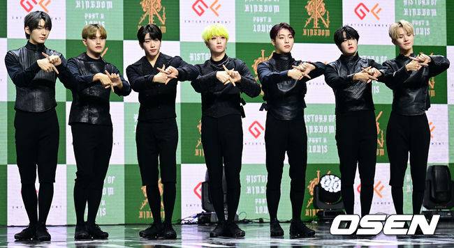 [OSEN=김성락 기자] 5일 오후 서울 광진구 예스24라이브홀에서 그룹 킹덤(KINGDOM)의 미니 5집 앨범 ‘히스토리 오브 킹덤 : 파트 5. 루이’ 쇼케이스가 열렸다. 그룹 킹덤(KINGDOM)이 포토타임을 갖고 있다. 2022.10.05 /ksl0919@osen.co.kr