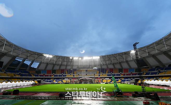 방탄소년단 부산 콘서트가 열리는 아시아드 주경기장 전경. 부산=강영국 기자