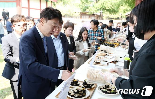 2022 전주비빔밥 축제가 6일 전주향교에서 개최된 개막식을 시작으로 5일 간의 대장정에 돌입했다.(전주시 제공) 2022.10.6/뉴스1