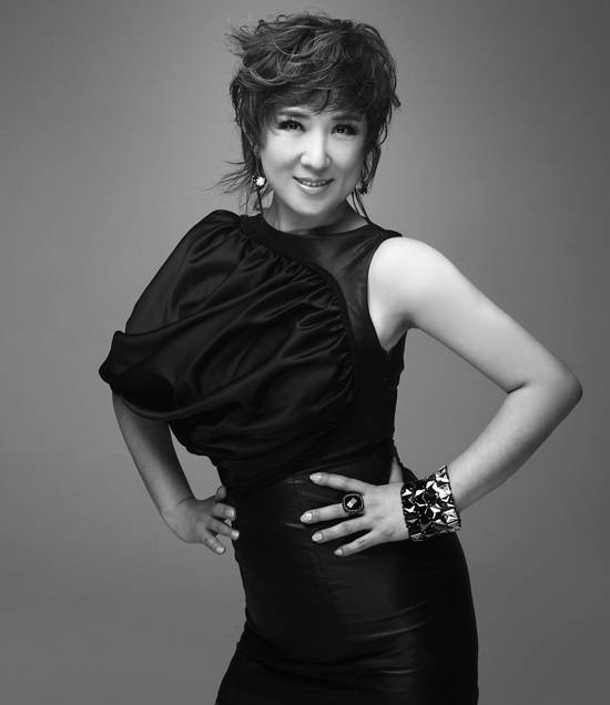 서주경은 전성기 때 행사로만 하루 5개, 밤무대 6개 등 하루 10여곳 넘게 무대를 섰다. 그는 "가수로서의 본분만 다하면 저절로 입소문이 나고 저절로 연락이 온다"고 말했다. /SW엔터 제공